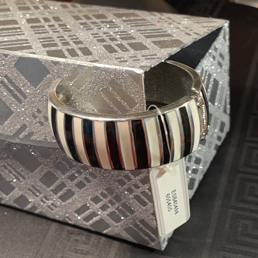 NEW Black/White/Silver bracelet with spring hinge